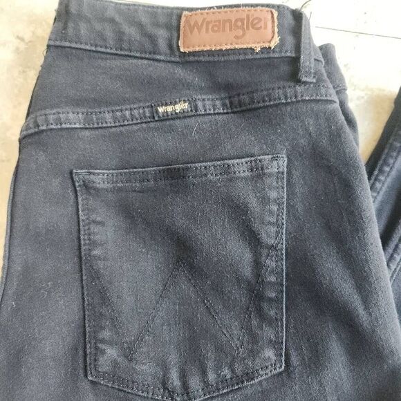 68  Wrangler black high rise skinny jeans - Picture 2 of 9